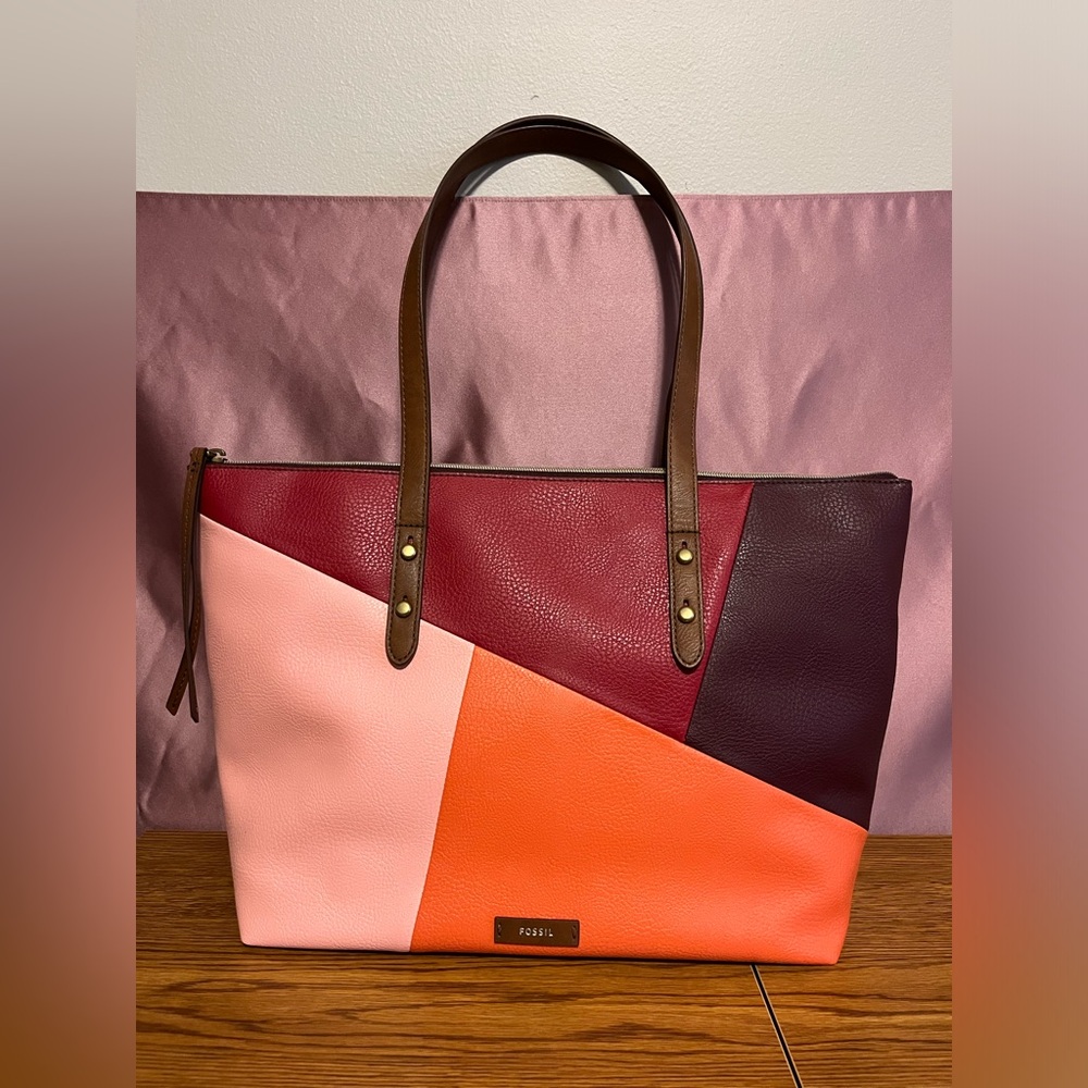 Fossil Jayda Tote in Red Multi NWT